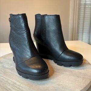 Sorel NL4387-010 Black Leather Wedge Ankle Boots Women's Size 6 Lug Sole Zip